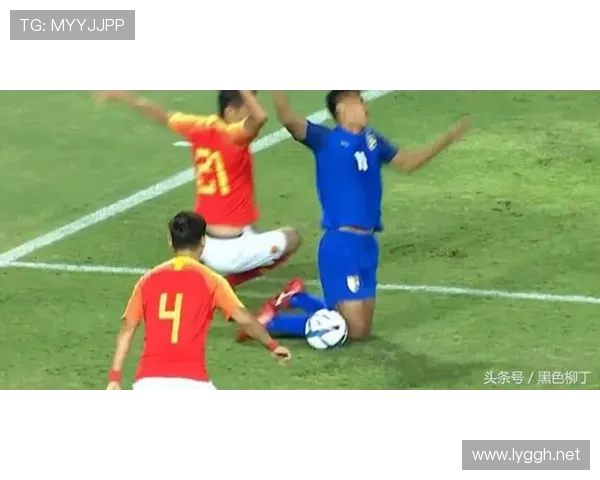 国足把自己绊倒视频（国足摔倒）sports